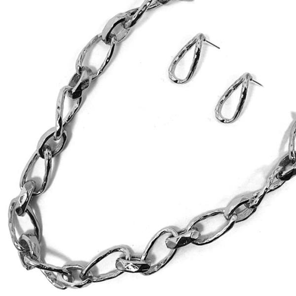 OVAL LINK METAL NECKLACE