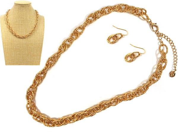 CIRCLE LINK TEXTURED METAL NECKLACE