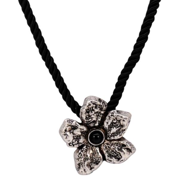 FLOWER PENDANT ROPE NECKLACE
