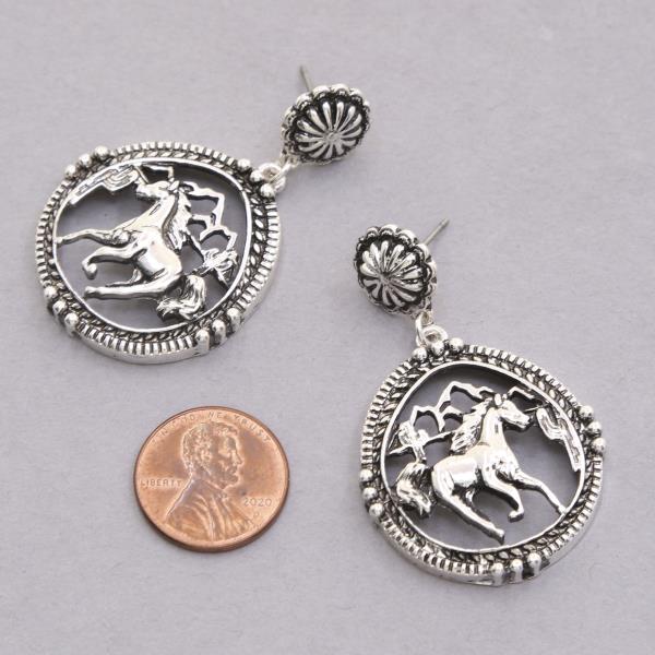 WESTERN STYLE ROUND METAL DANGLE EARRING
