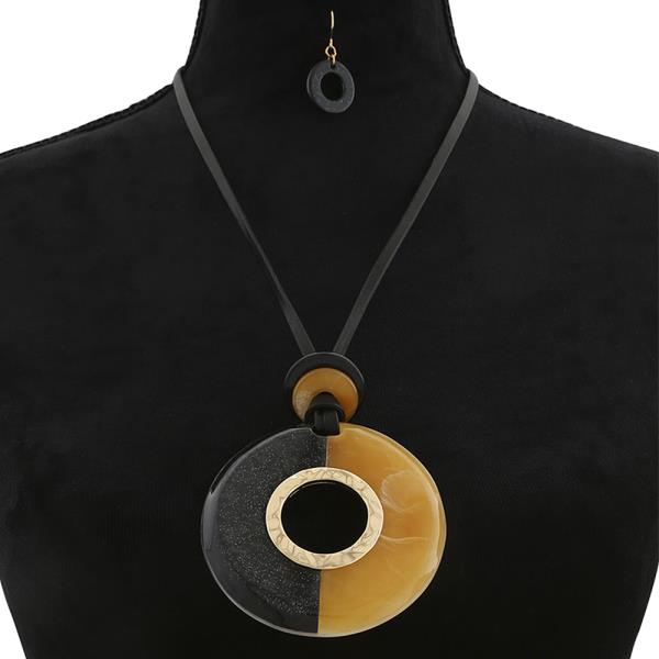 RESIN ROUND PENDANT CORD LONG NECKLACE EARRING SET
