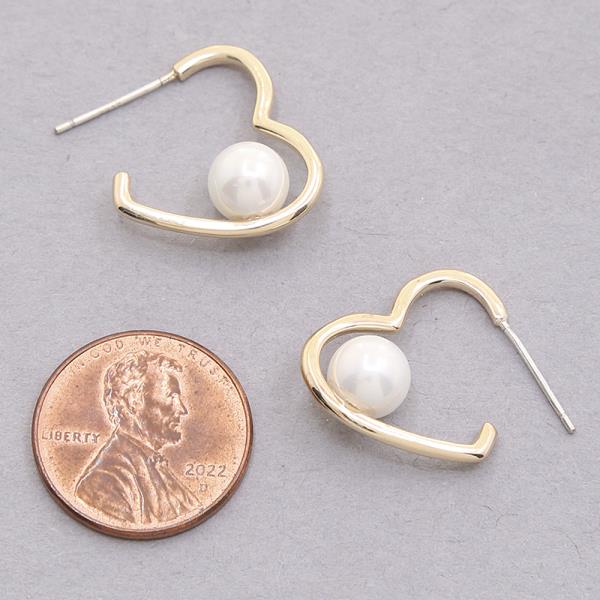SODAJO GOLD DIPPED PEARL ACCENT HEART OPEN HOOP EARRING