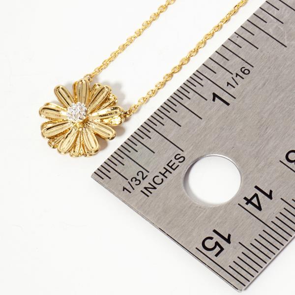 GOLD DIPPED FLOWER PENDANT NECKLACE