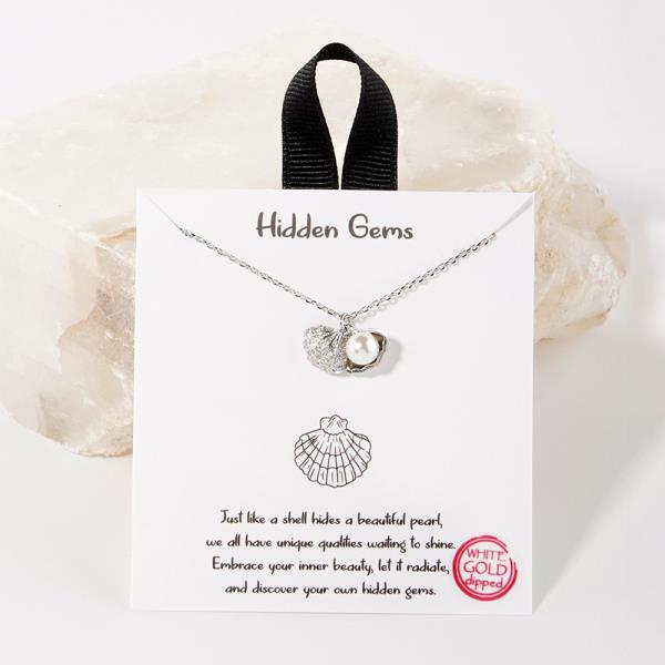 HIDDEN GEM SHELL WITH PEARL NECKLACE