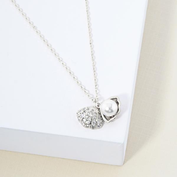 HIDDEN GEM SHELL WITH PEARL NECKLACE