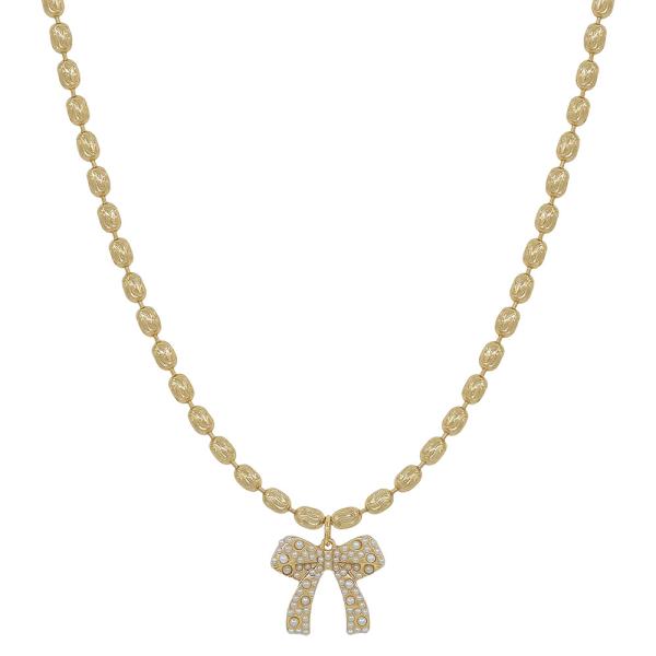 TEXTURED OVAL CHAIN WITH RIBBON PEARL PENDANT SHORT NECKLACE