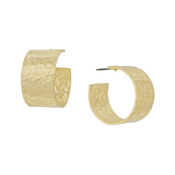 20 MM HUGGIE HOOP EARRING