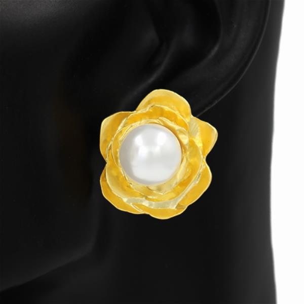 PETITE GOLD FLOWER WITH BOLD FAUX PEARL CENTER EARRING