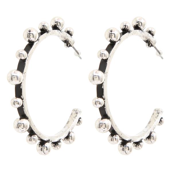 TEXTURED BALL METAL C-SHAPE HOOP EARRINGS