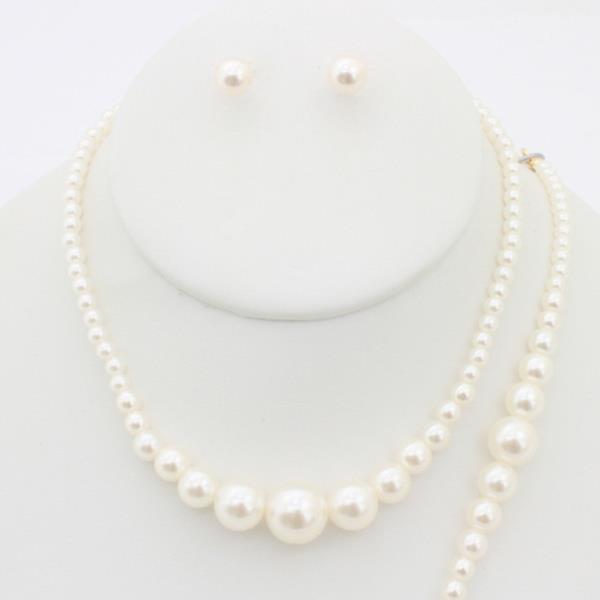 FAUX PEARL ROUND BEAD GRADUATED NECKLACE AND STUD EARRING SET