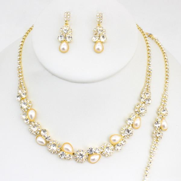 PEARL DROP AND CRYSTAL ACCENT NECKLACE AND EARRING SET