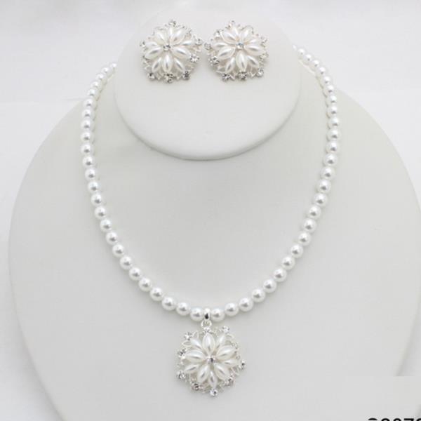 PEARL BEAD NECKLACE AND EARRING SET WITH CRYSTAL ACCENTED PENDANT