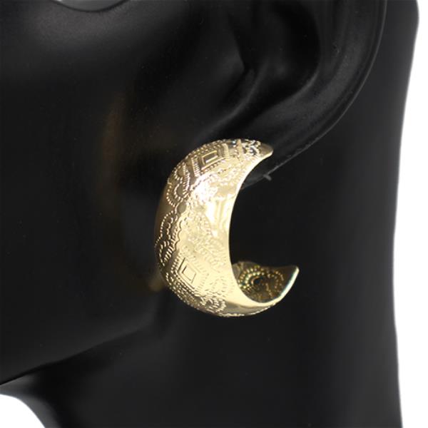 ETCHED METAL WIDE HALF HOOP POST EARRINGS