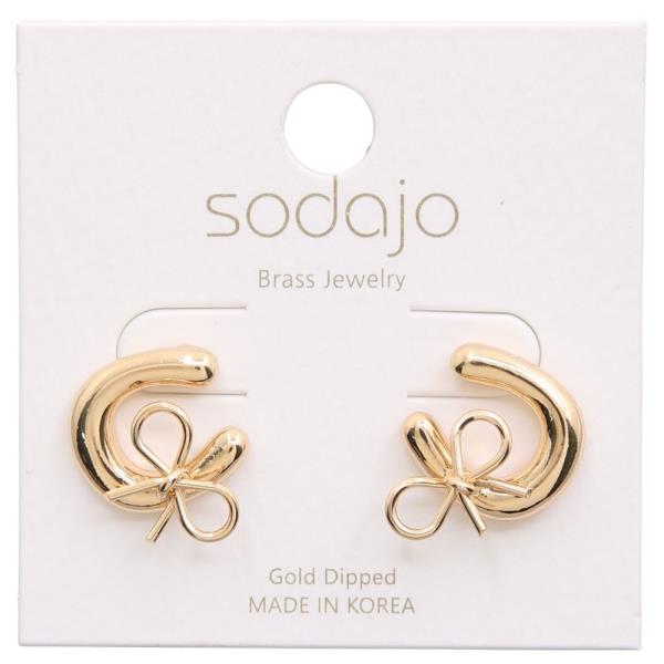 SODAJO GOLD DIPPED CZ C FLOWER POST EARRING