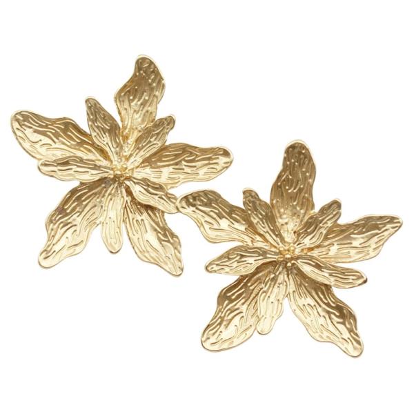 TEXTURED METAL OVERSIZED FLOWER STUD EARRINGS