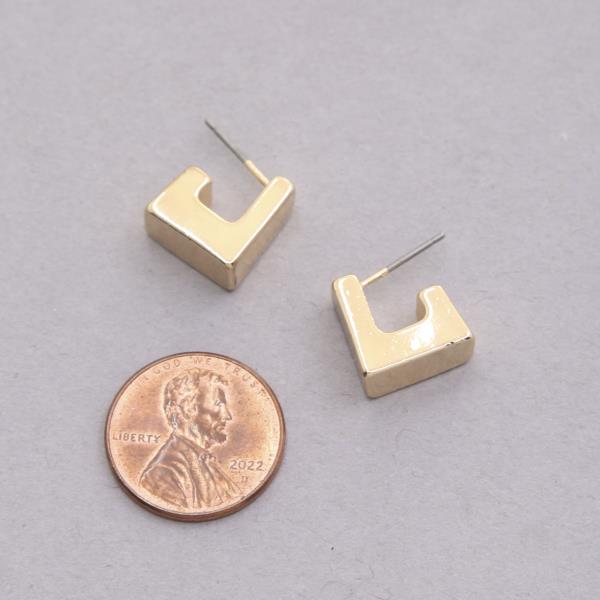 DAINTY OPEN SQUARE METAL EARRING