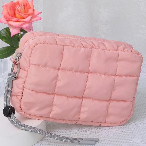 SQUARE CUSHION QUILTED ZIPPER BAG