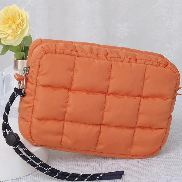 SQUARE CUSHION QUILTED ZIPPER BAG