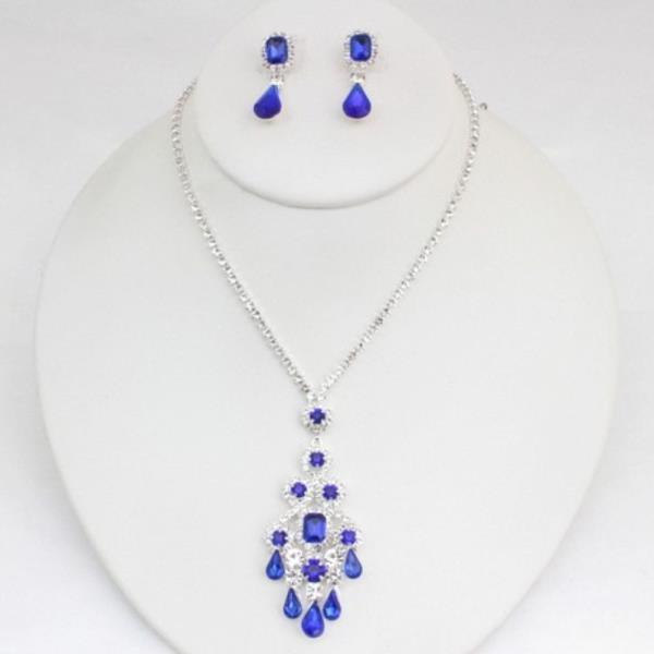 RHINESTONE PENDANT METAL NECKLACE