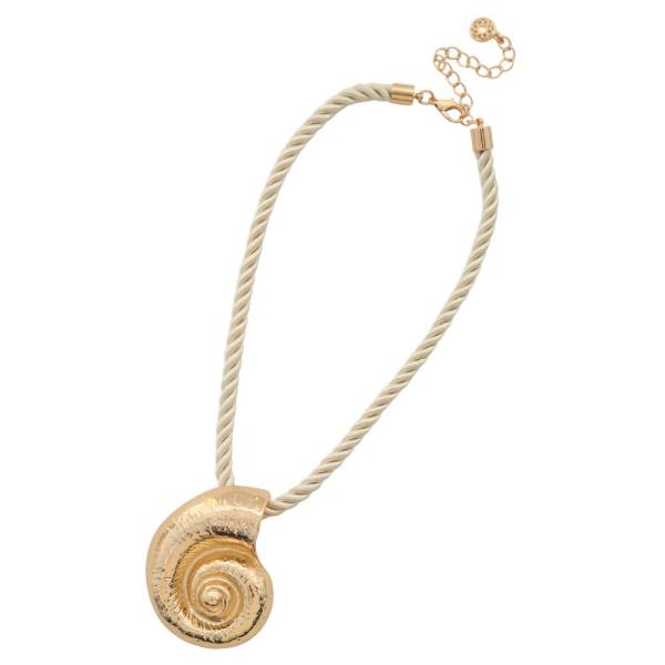 SEASHELL PENDANT ROPE THREAD NECKLACE