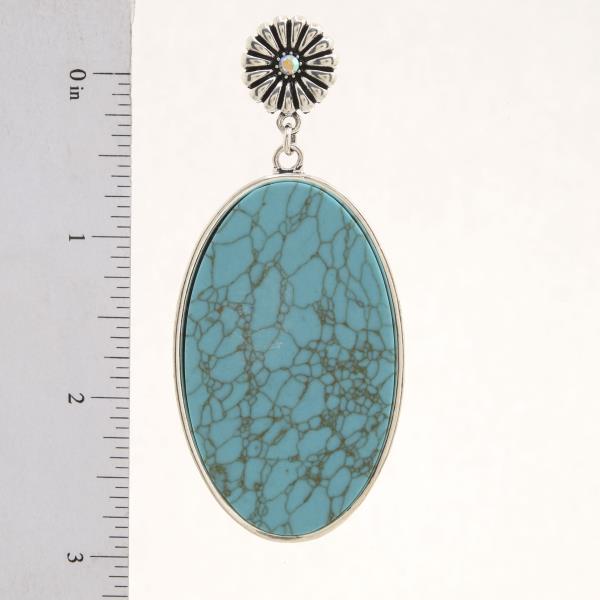 TURQUOISE OVAL WESTERN STYLE DANGLE EARRING