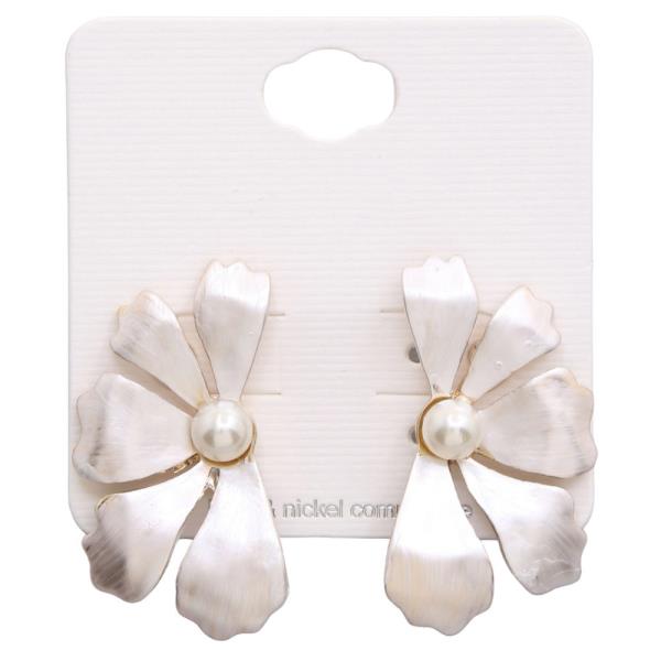 PEARL CENTER HALF FLOWER EARRING