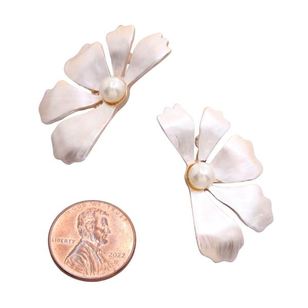 PEARL CENTER HALF FLOWER EARRING