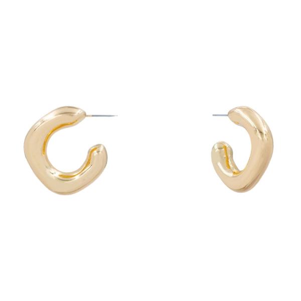 SQUARE SHAPE OPEN HOOP EARRING