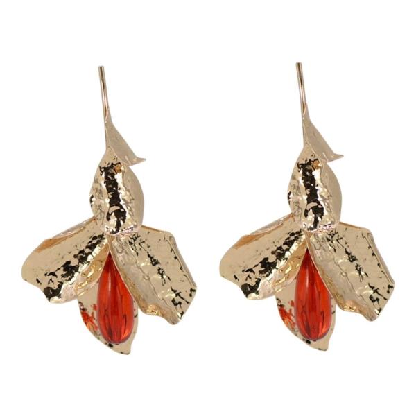 TEXTURED METAL FLOWER PEARL DANGLE EARRINGS