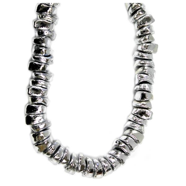 TEXTURED BEADED NECKLACE