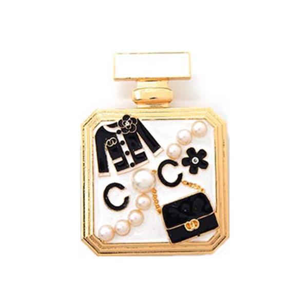 JACKET AND HANDBAG ON PERFUME BROOCH
