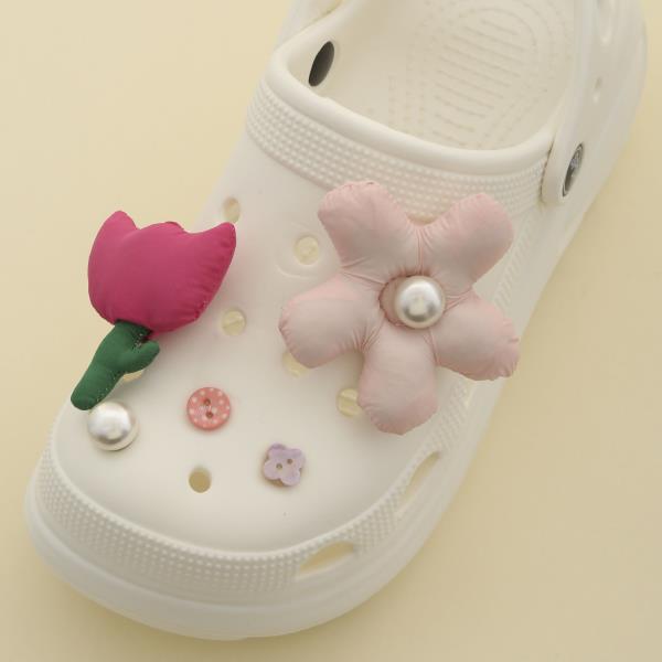 PUFFY FLOWER SHOE CHARM
