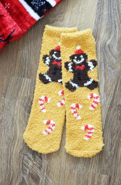CHRISTMAS FUZZY SOCKS SET 12 PAIRS