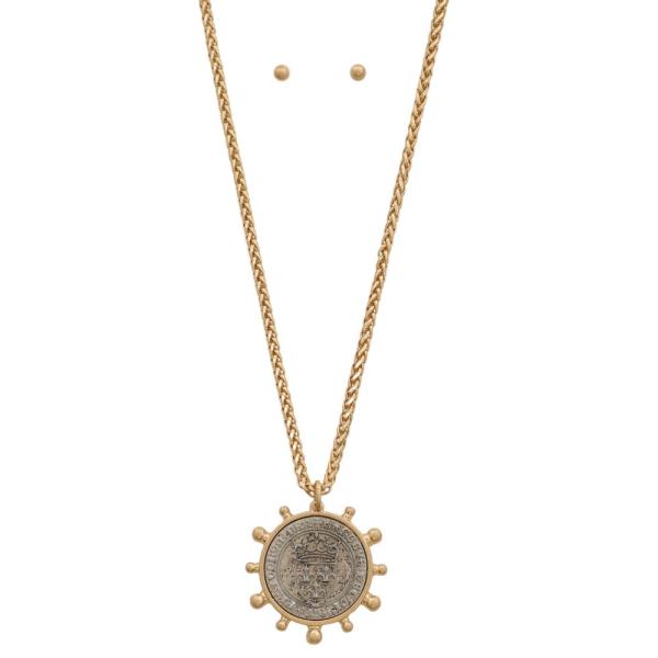 MEDALLION PENDANT METAL NECKLACE