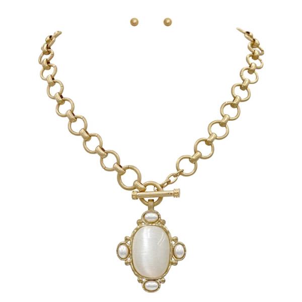 STONE PENDANT CIRCLE LINK TOGGLE CLASP NECKLACE