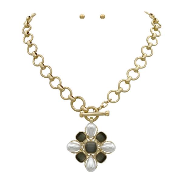 BEADED PENDANT CIRCLE LINK TOGGLE CLASP NECKLACE