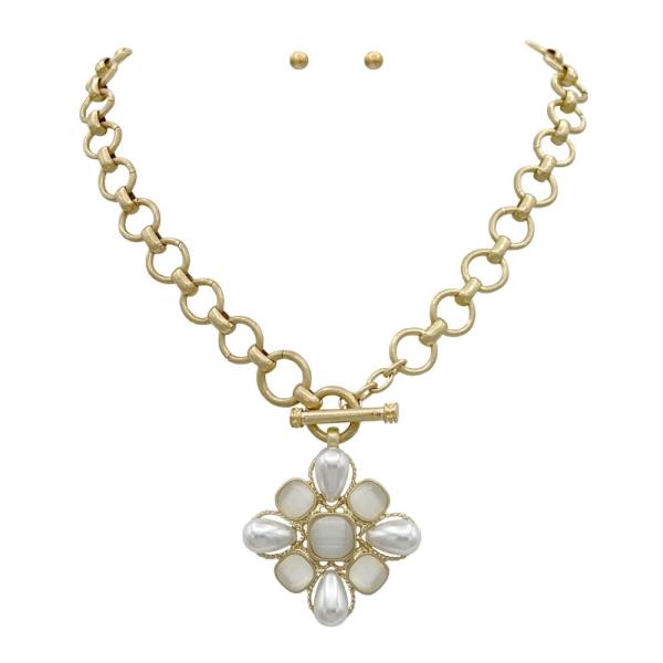 BEADED PENDANT CIRCLE LINK TOGGLE CLASP NECKLACE