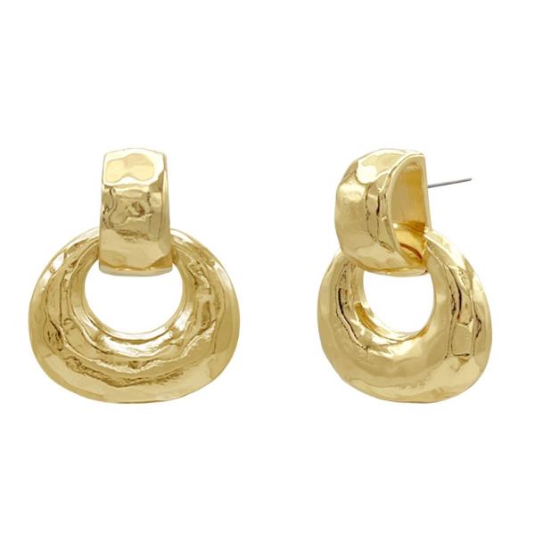 HAMMERED METAL DANGLE EARRING
