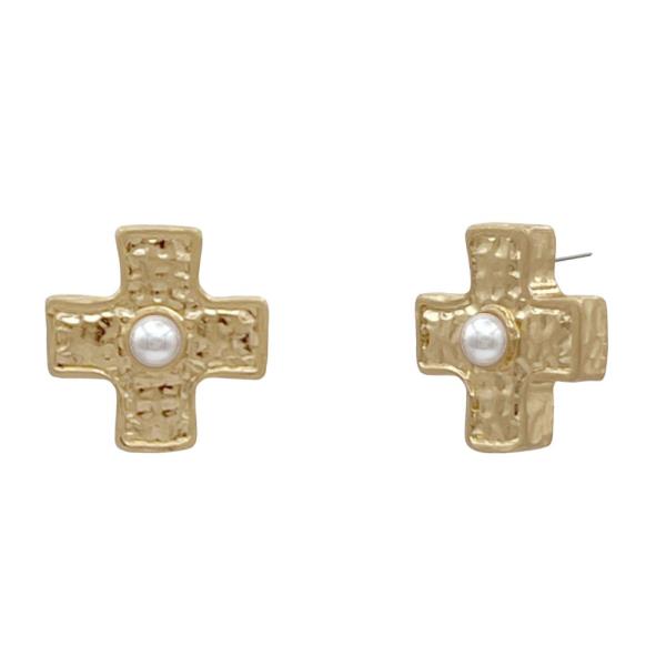 HAMMERED METAL CROSS PEARL BEAD EARRING