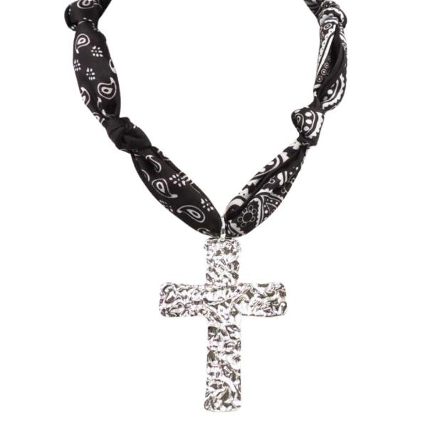 HAMMERED CROSS PENDANT FABRIC NECKLACE