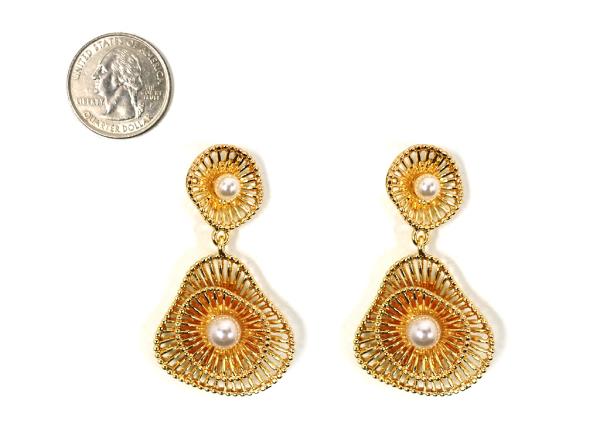 SHELL SHAPE PEARL BEAD METAL DANGLE EARRING
