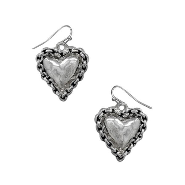 HEART SHAPE METAL EARRING