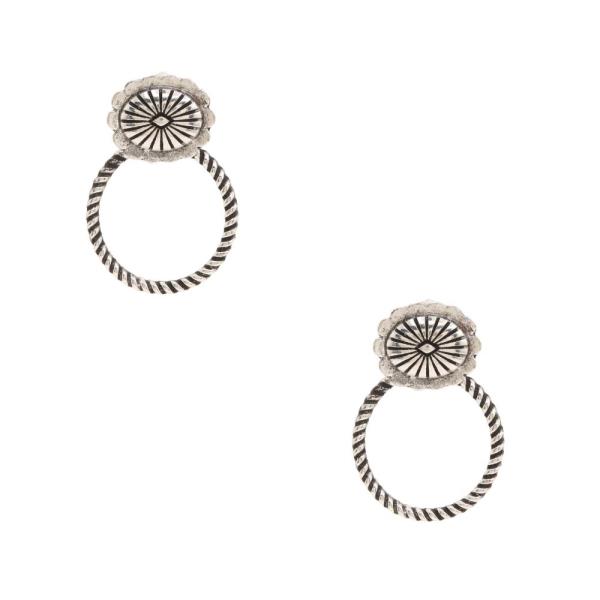 WESTERN STYLE OVAL CONCHO LINK METAL EARRING