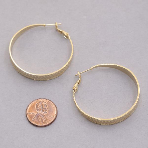 14K GOLD DIPPED TEXTURED EDGE HOOP EARRING