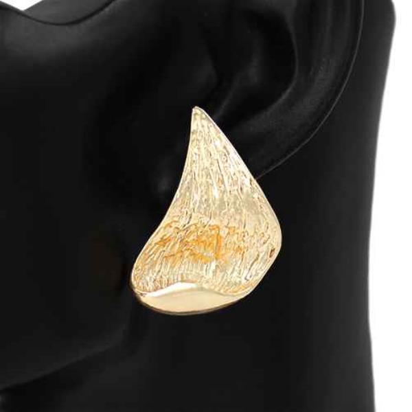 BENT TEARDROP METAL EARRING