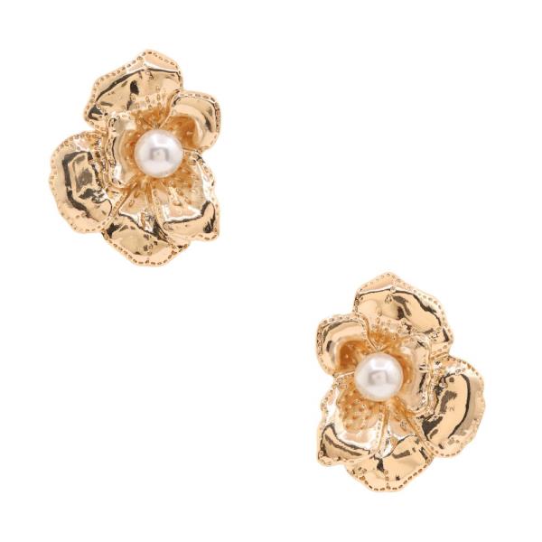 METAL FLOWER PEARL BEAD CENTER EARRING