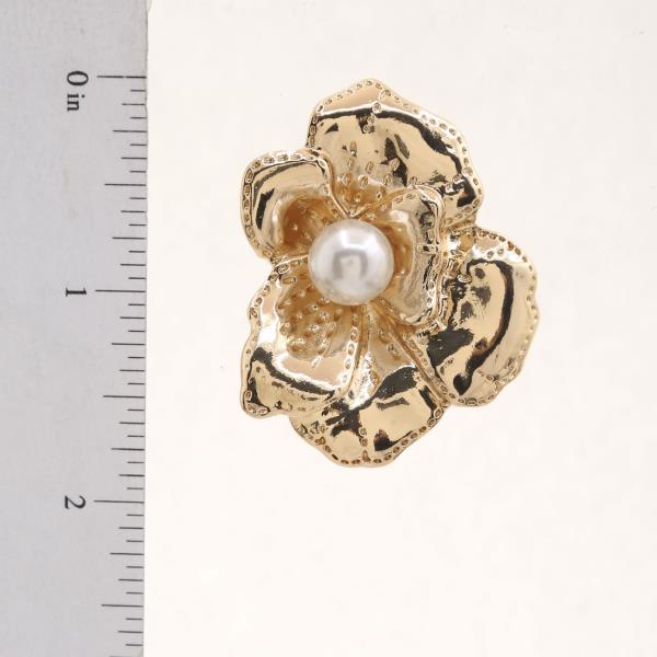 METAL FLOWER PEARL BEAD CENTER EARRING