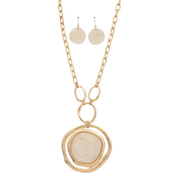 ROUND PENDANT NECKLACE