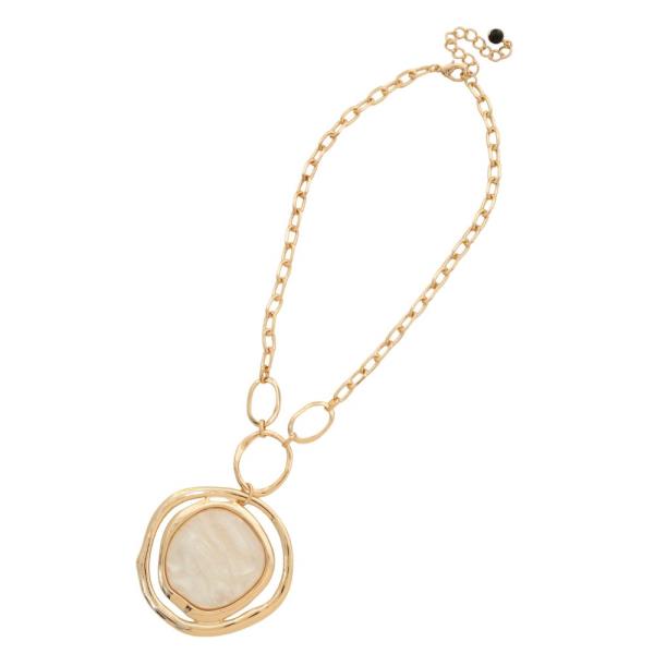 ROUND PENDANT NECKLACE
