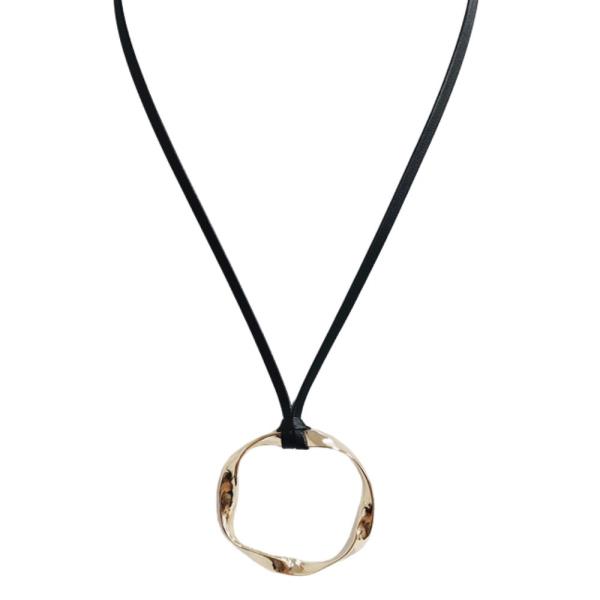 ORGANIC ROUND PENDANT METAL NECKLACE